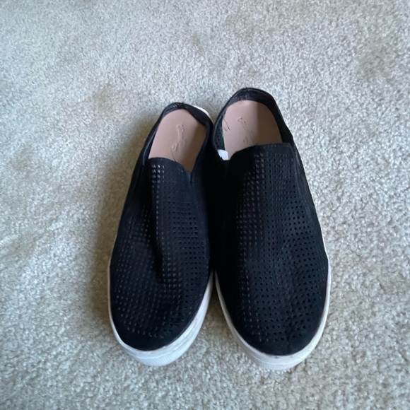 Black Universal‎ Thread slip/on shoes - Picture 2 of 6